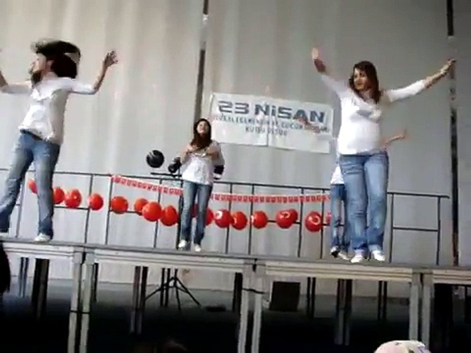 Fransada 23 nisan kolbasti gosterisi