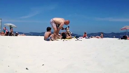 Buscador de tesoros en la playa