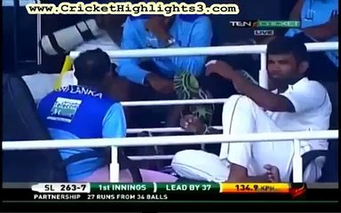 Sri Lankan Player Paranaviterna Got Emotional In Pavilion When Female Fan Responded Positively