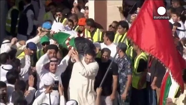 اجساد قربانیان حمله انتحاری به مسجد شیعیان در کویت به خاک سپرده شدند