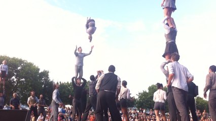 Les acrobates de la compagnie XY