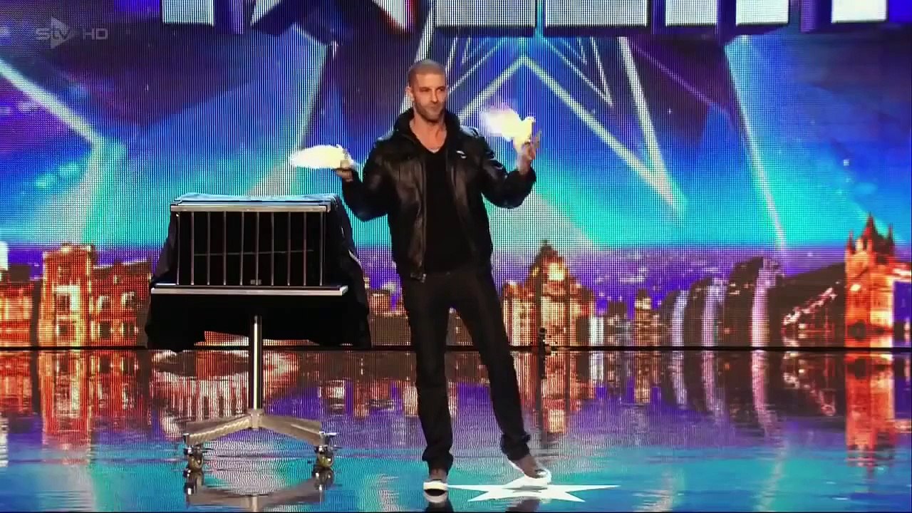 Ảo thuật của Darcy Oake trong Britain Got Talent năm 2014 (cực ảo)