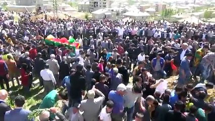 YPG'li Mazlum Altekin'in ( Botan Gever) Yüksekova'da toprağa verildi.