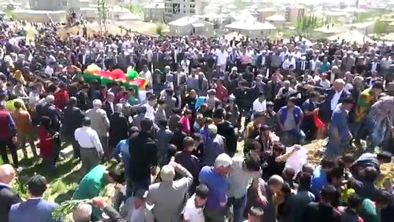 YPG'li Mazlum Altekin'in ( Botan Gever) Yüksekova'da toprağa verildi.