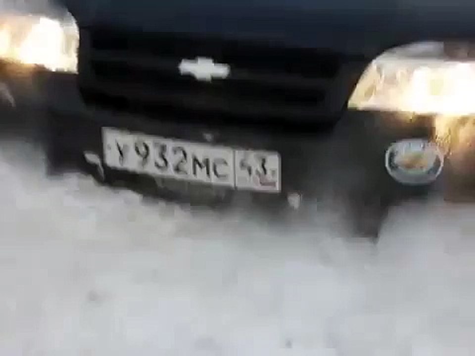 Внедорожник НИВА Шевроле буксует по снежному бездорожью - video Dailymotion