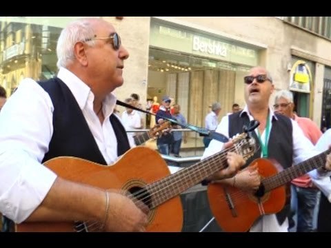 Napoli - L'arte della posteggia in Via Toledo (27.06.15)