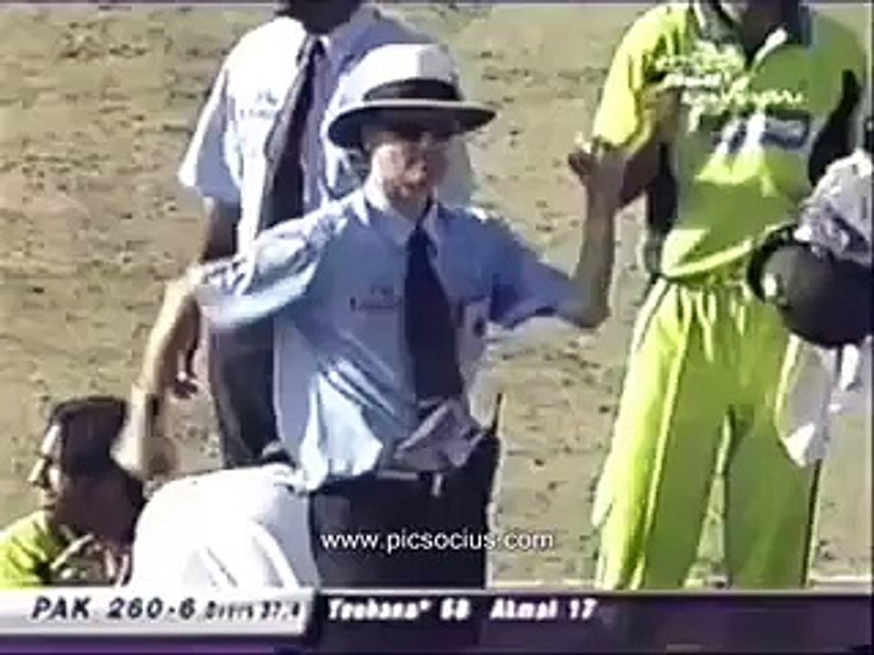 Sourav Ganguly saying to Mohammad Yousaf in Hindi Tu time note kr leye watch video