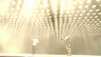 Download Video: Kanye West interrompu en plein concert par un comédien à Glastonbury 2015