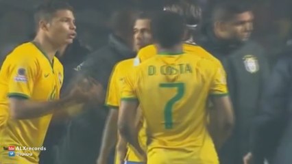 Thiago Silva questionné par ses coéquipiers après sa faute de main !