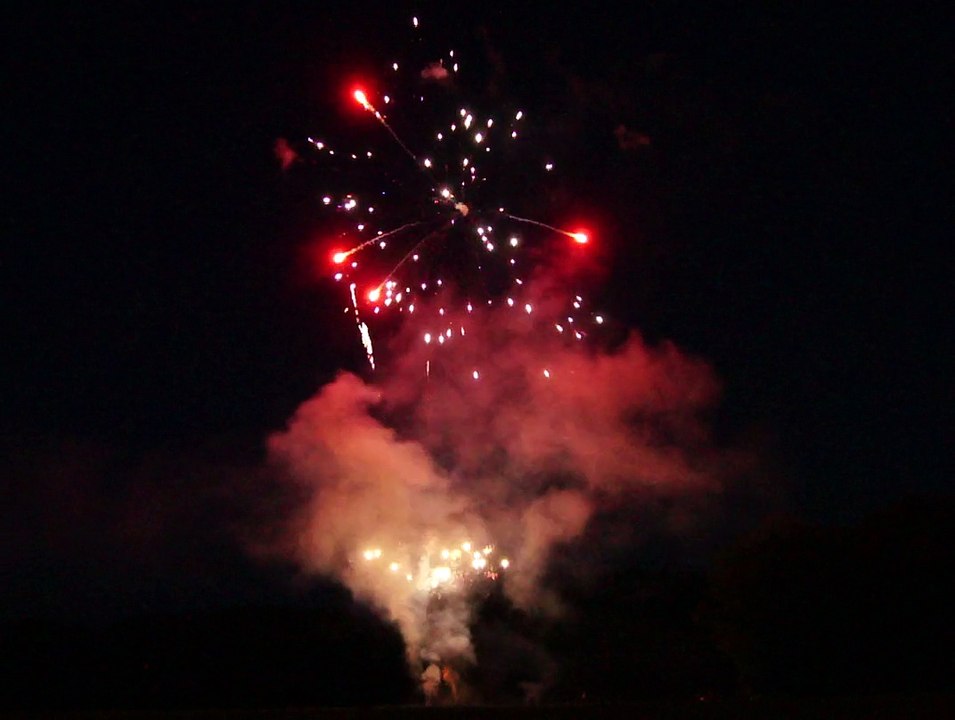 Feu d'artifice de Villers sur Coudun le 27-6-2015 tiré par SARL Claude TESTE
