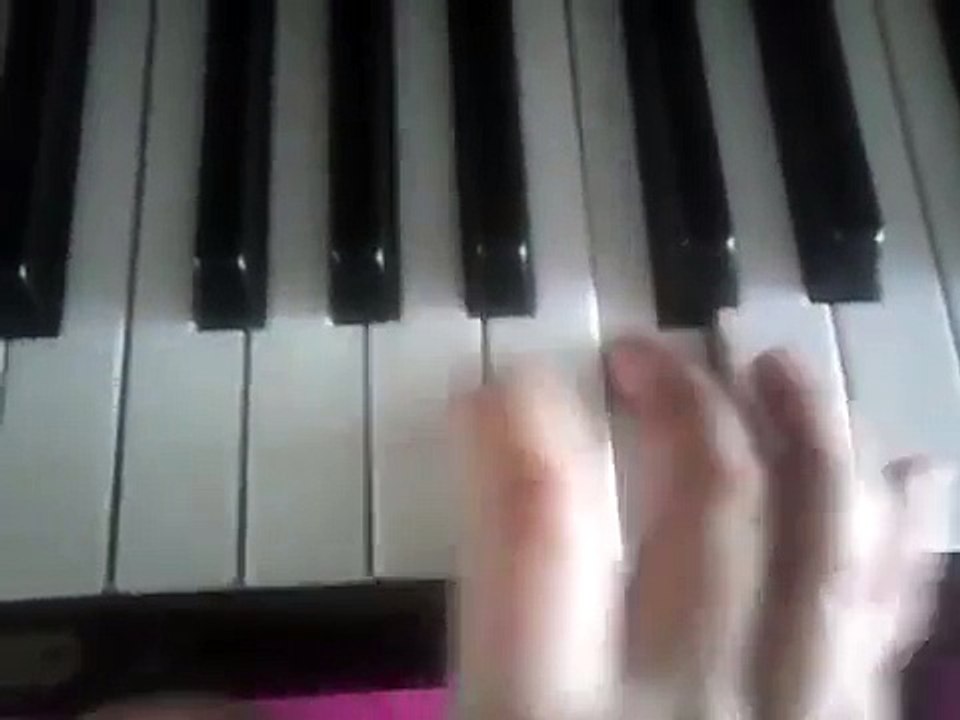 Piano tutorial: Super Mario 3D land (theme song) ITA