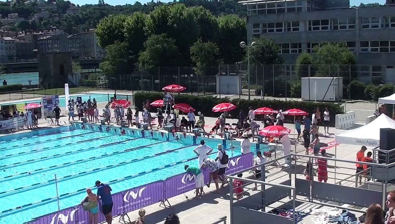 Rébecca Gensane remporte un 200 4 N face à des benjamines à Vienne (2mn 54) juin 2015