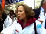Paris: des milliers de blouses blanches protestent
