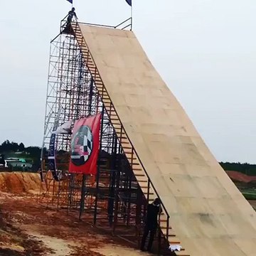 Bu adam tam bir çılgın