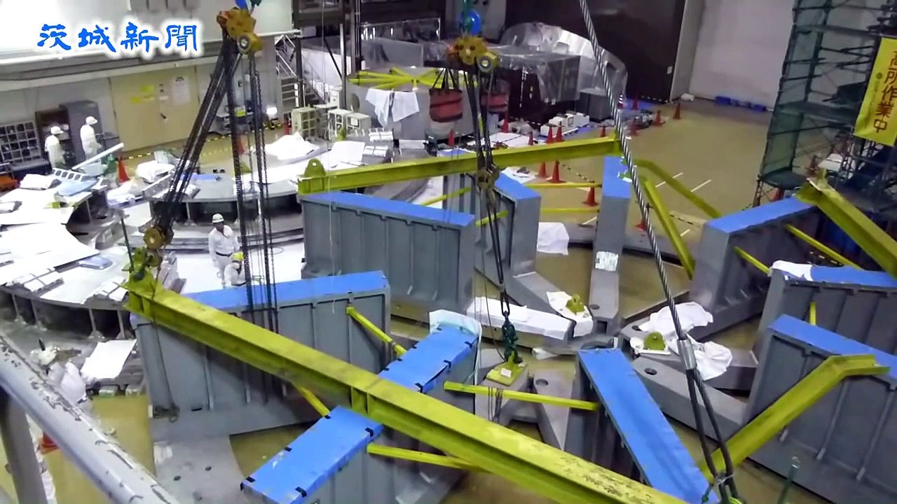 臨界プラズマ装置「JT-60SA」組み立て始まる　原子力機構那珂研究所