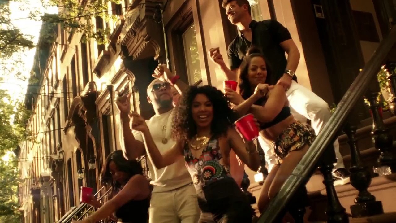 Flo Rida ft. Robin Thicke & Verdine White - I Don’t Like It, I Love It (Official Video HD)