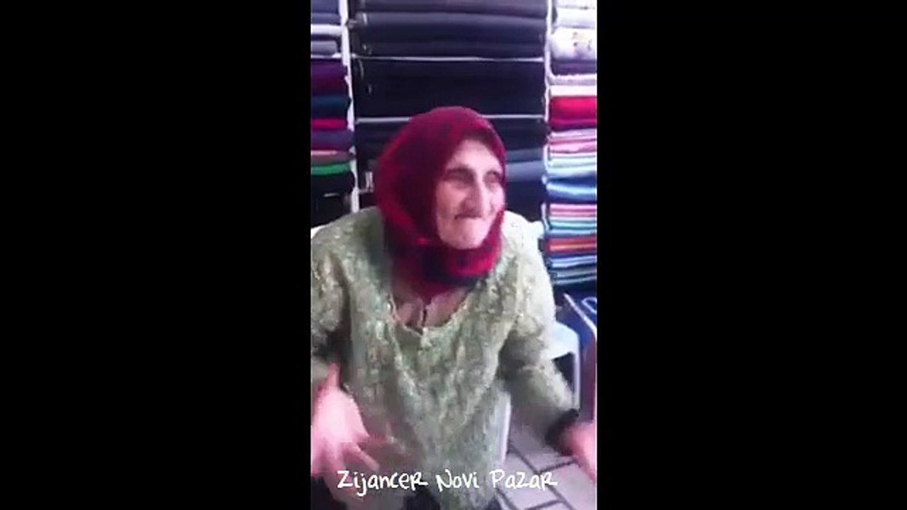 Stara baba pala u ekstazu :D