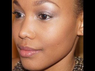 Comment avoir une tenue de soirée avec une robe simple