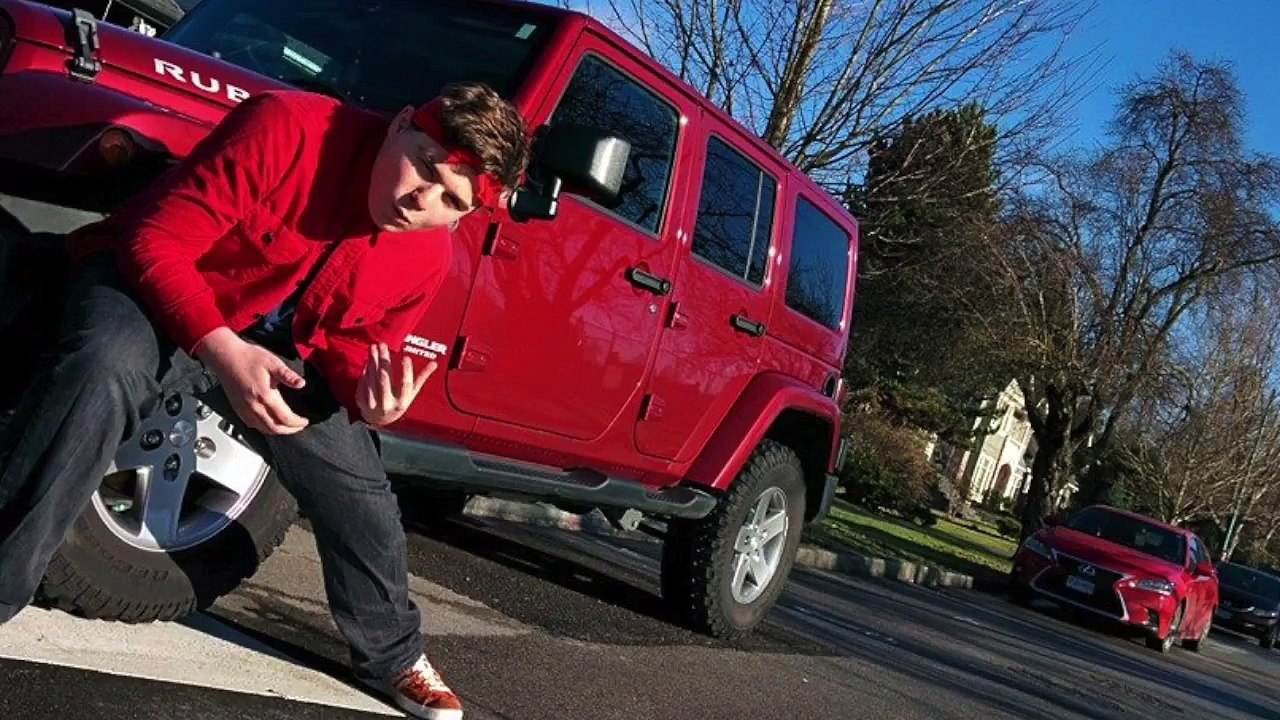 WHITE RAPPER KNOCKED OUT IN CHIRAQ