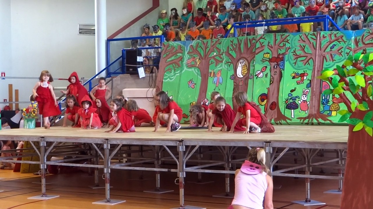 Kermesse 2015 - Spectacle 4  à la Halle du Buis - Saint Blaise du Buis