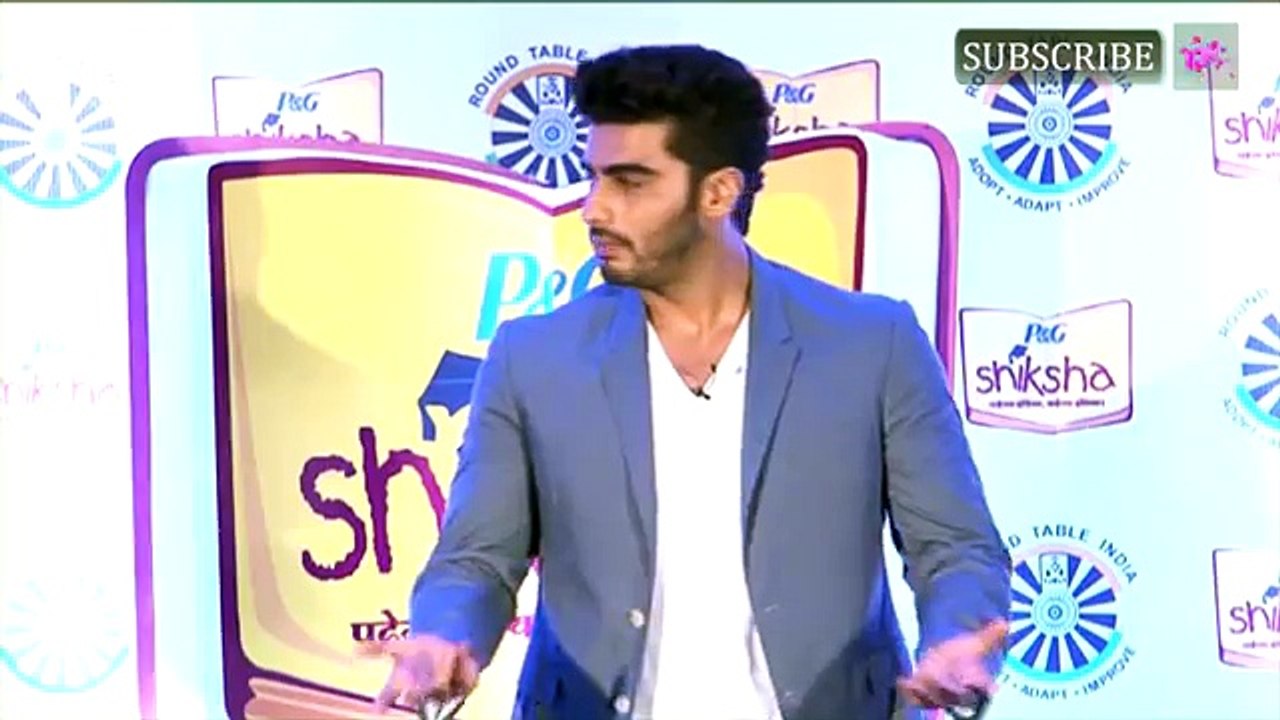 Sonam Kapoor and Rhea Kapoor surprise Arjun Kapoor on his birthday