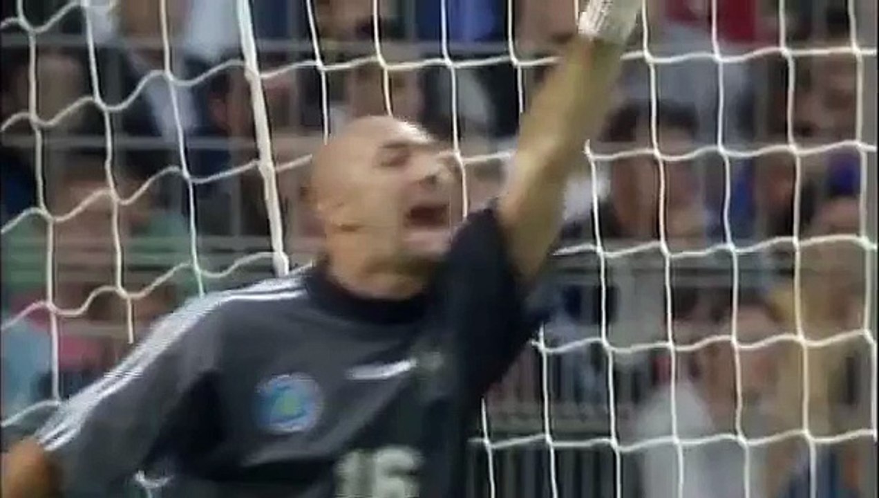 Roberto Carlos scored this free kick 17 years ago today. Was it one of the best ever?