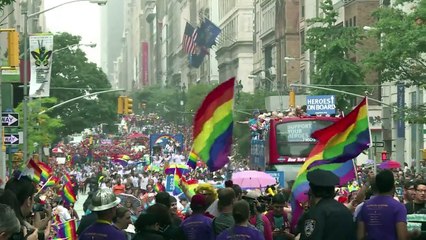 Orgullo gay en NY, represión en Estambul