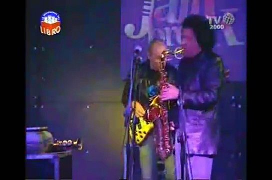 Il sangue di San Gennaro : un viaggio nella Napoli di Sandor Marai e nel suo futuro