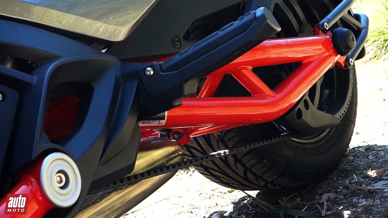 2015 BRP Can-Am SPYDER F3  Essai AutoMoto