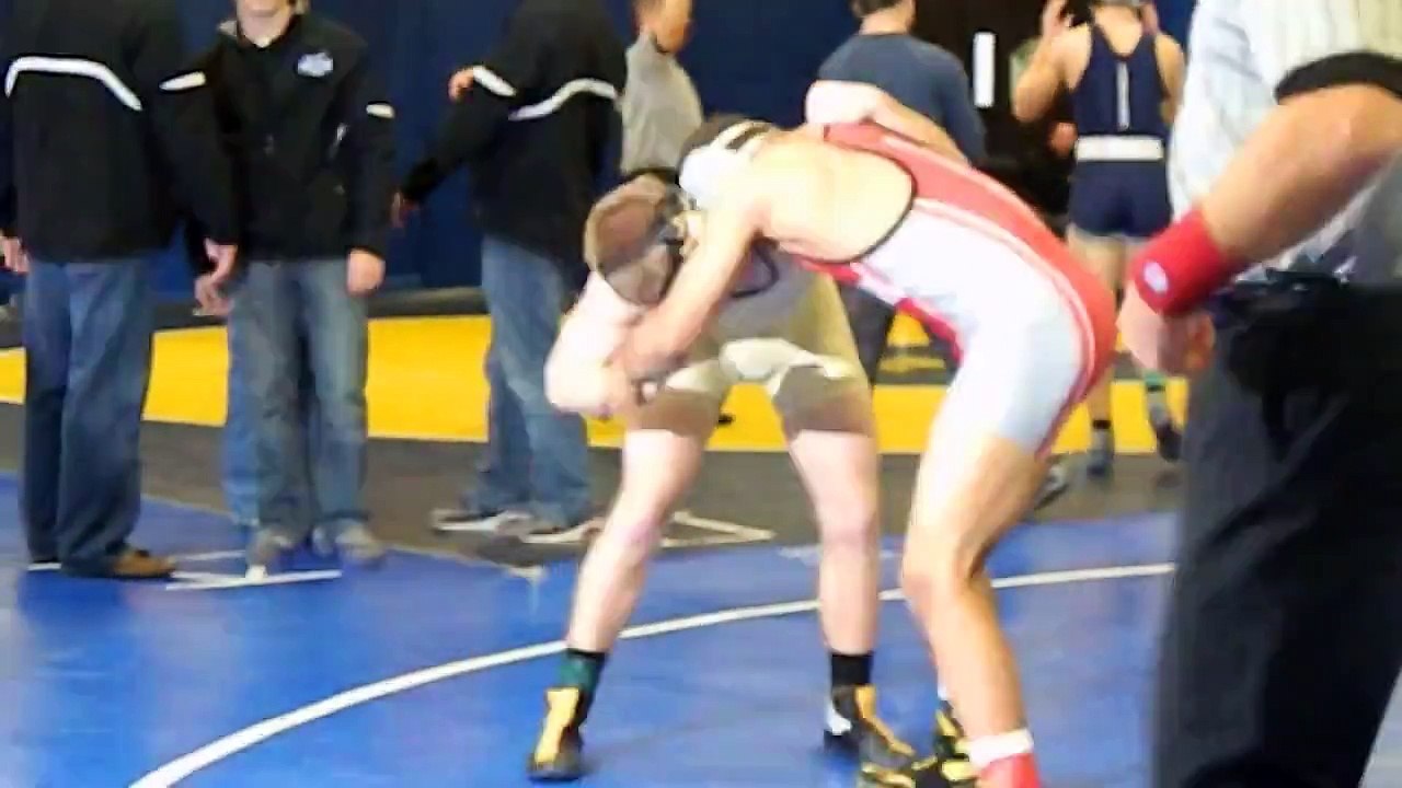 152lbs Zachary Boren (Alton High School Wrestling) vs Mattoon