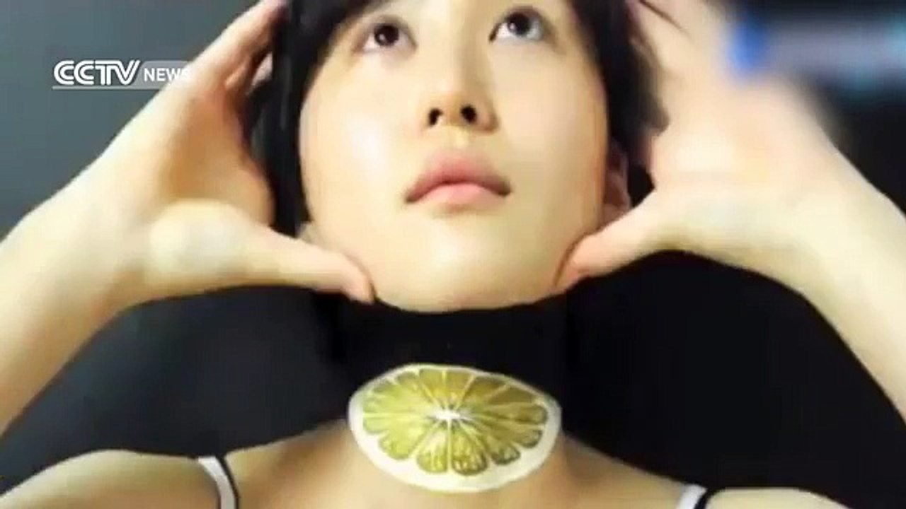 Check out this incredible 3D body painting