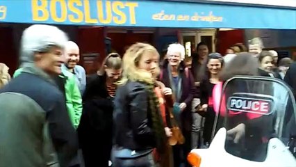 Des policiers sur des mini moto!