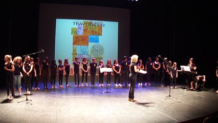 Présentation et Money Money Money de la comédie musicale Mamma Mia