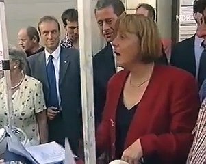 Angela Merkel singt Marmor Stein und Eisen bricht