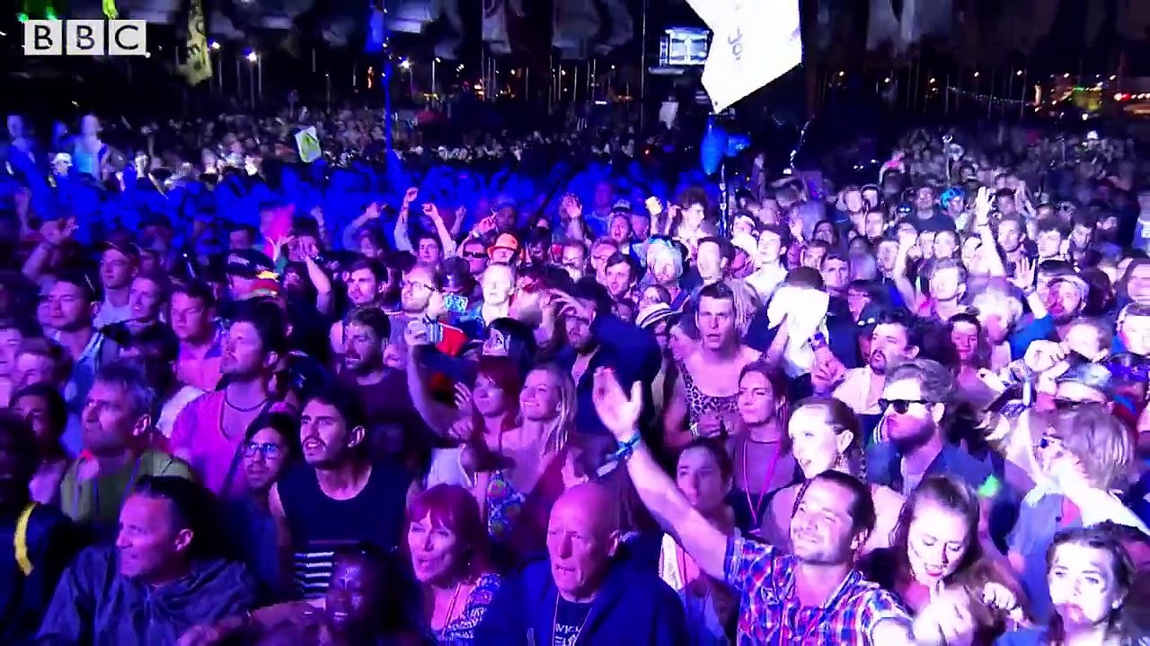 The Mothership Returns - Give Up The Funk (Tear The Roof Off The Sucker) (Glastonbury 2015)