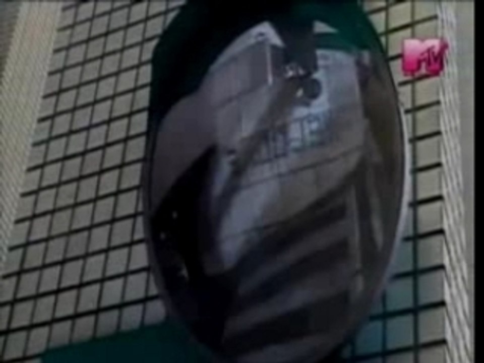 At the drive-in - one armed scissor