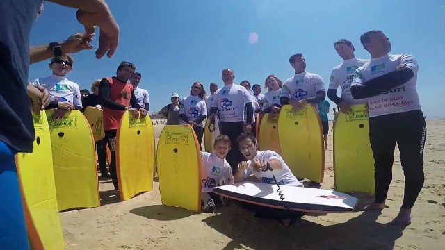 See Surf initie les mal et non-voyants à la pratique du surf