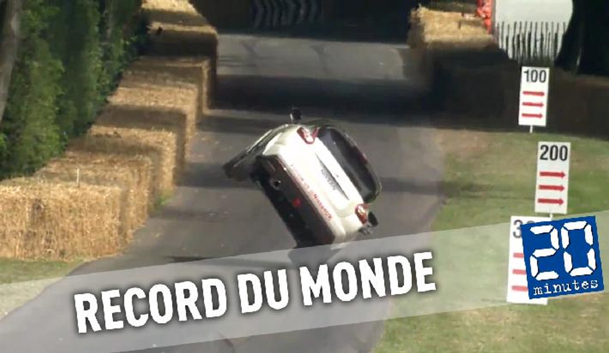 Record de vitesse en conduisant une voiture sur deux roues