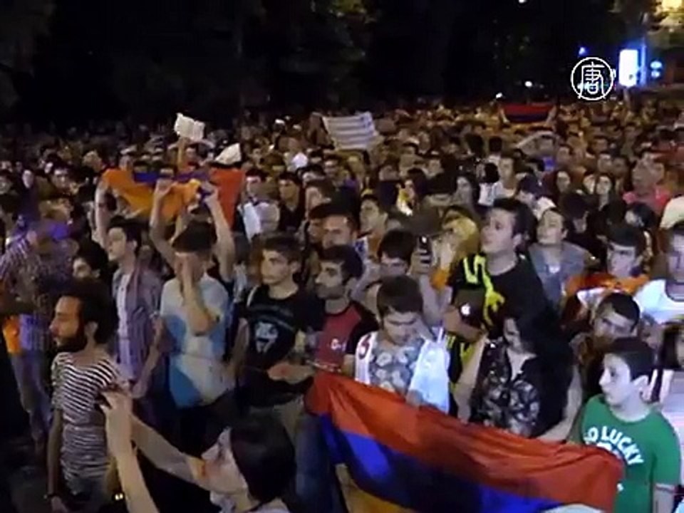В Ереване не утихают протесты