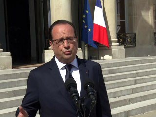 Hollande: le référendum grec, "choix souverain" sur le maintien dans l'euro