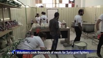 Volunteers cook Ramadan meals for Syria regime fighters
