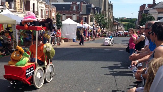 Pendant la course de voitures à pédales