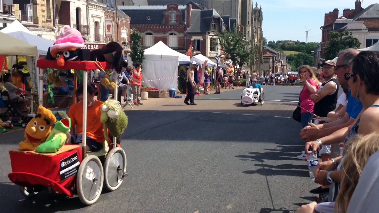 Pendant la course de voitures à pédales