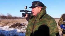 Пленные Бойцы ВСУ несут своих раненных в Дебальцево 20 02 War in Ukraine