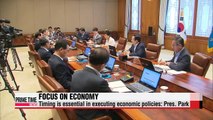 President Park focuses on economic revitalization at secretaries' meeting