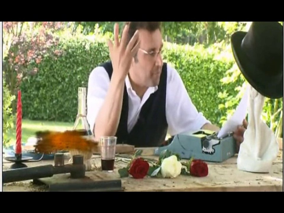 Flavio Insinna a "E lasciatemi divertire" su Rai 3 legge "Ho fame della tua bocca" di Pablo Neruda- 27/06/2015