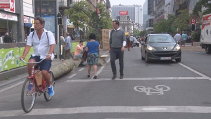 Le piétonnier démarre dans un chaos relatif à Bruxelles