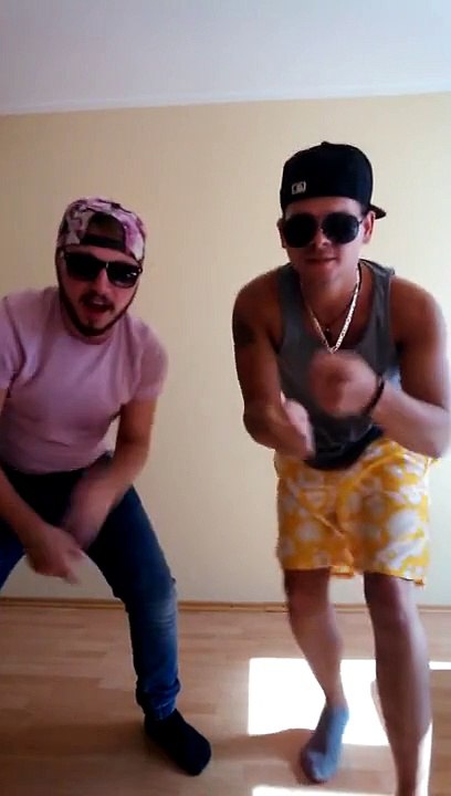 Funny dance to Uptown Funk