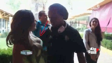 Ronaldinho trahi par son regard face à la présentatrice télé !