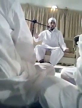 Watch Amazing Duplicate Of Maulana Tariq Jameel, Same Style, Same Bayan